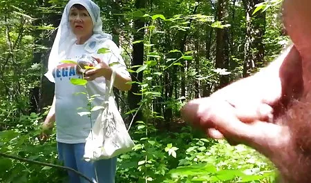 Imponująca dziewczyna naturalna blondynka z dużym seks starsze kobiety biustem
