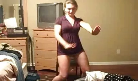Czy starsze babki sex sukienka i palcami jej cunt
